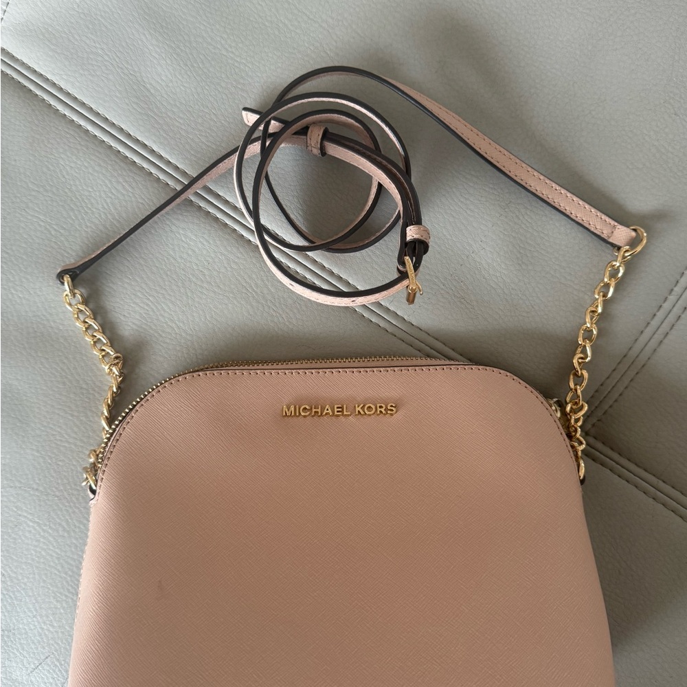 Michael Kors Cindy Dome Saffaino Leather Crossbody Pastel Pink back slip pocket